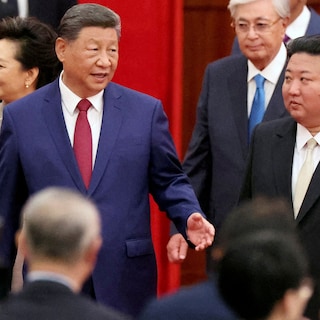 Chinese president Xi Jinping prijst in Pyongyang de ‘onoverw