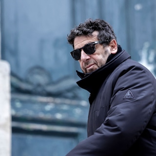 Franse zanger Patrick Bruel opgepakt in onderzoek naar seksu