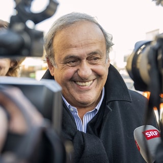 Michel Platini dient klacht in tegen FIFA-baas Inf
