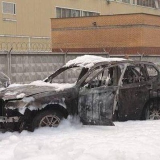 ▶ Wagen ontploft op parking nabij Moskou: ‘Mogelij