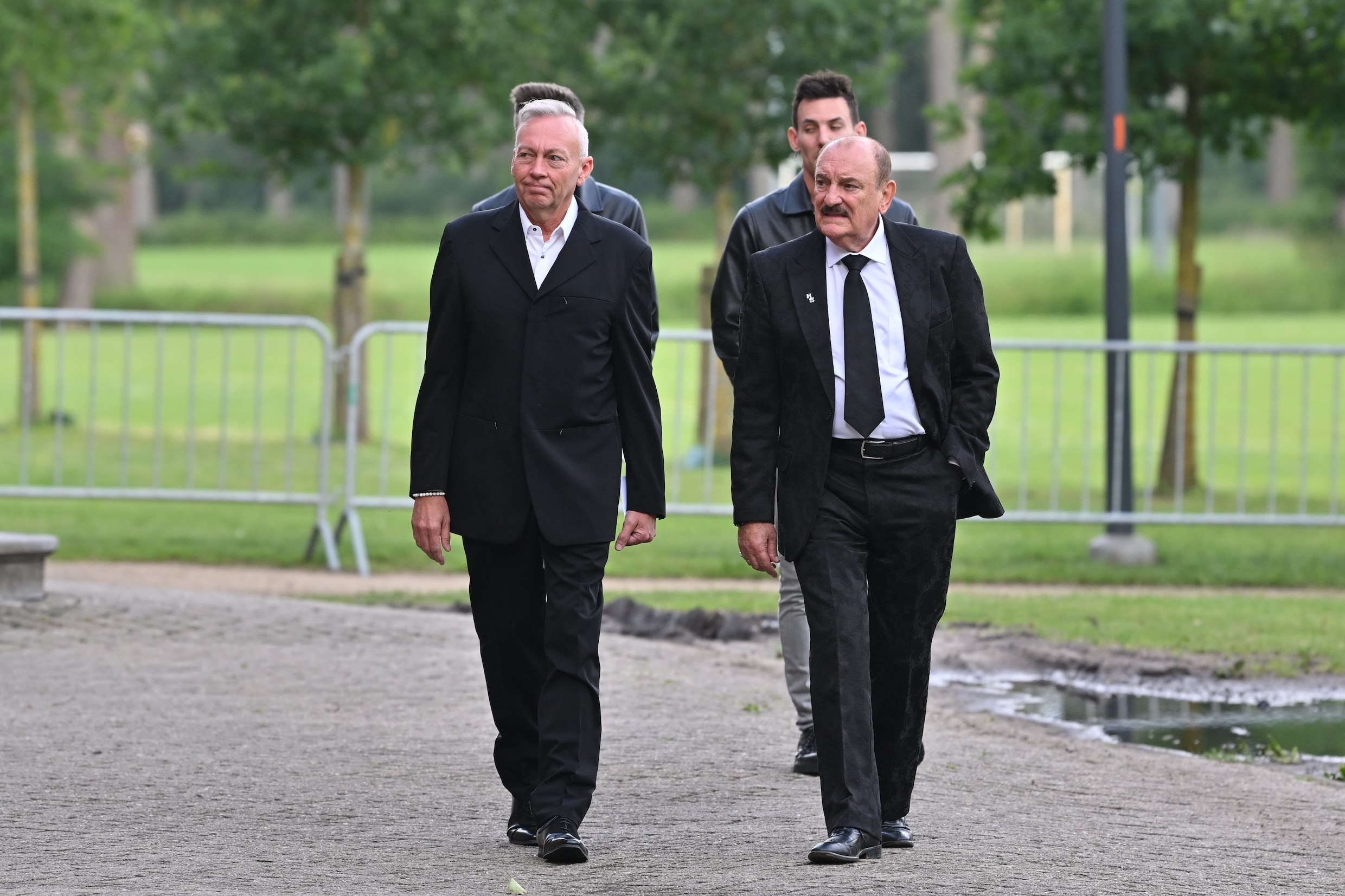 honderden-mensen-nemen-met-staande-ovatie-afscheid-van-margriet-hermans