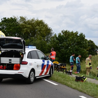 Auto rijdt in op fietsende leerlingen vlakbij grens met Belg