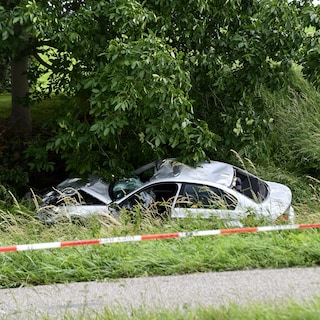 Volwassen en twee kinderen overleden nadat auto is ingereden