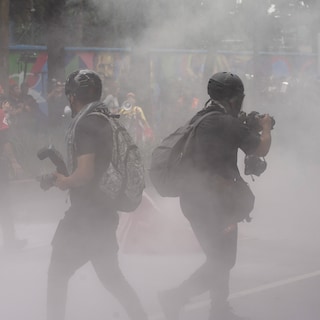 Chaos breekt uit buiten WK-stadion in Mexico: beel