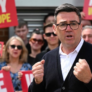 Labour-kopstuk Andy Burnham wint lokale verkiezingen en kan Brits premier Keir Starmer uitdagen
