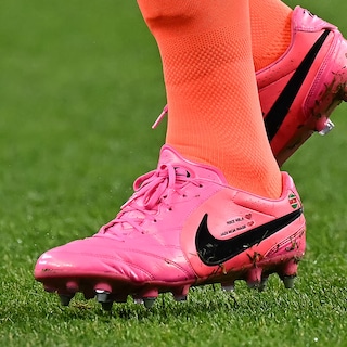 Drie merken, één kleur: waarom zowat elke speler op dit WK met roze schoenen voetbalt