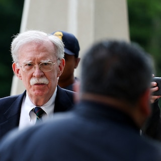 Live - Voormalig Trump-adviseur John Bolton pleit schuldig in zaak over vertrouwelijke informatie