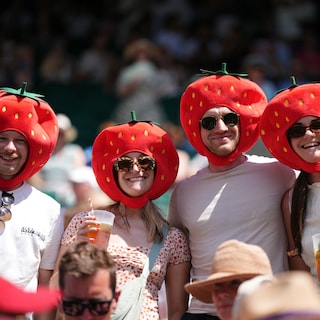 Op Wimbledon zie je de aardbei overal opduiken: Het is volgens mij het enige fruit dat je hier kunt krijgen