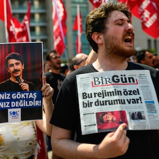 De vraag was niet óf, maar wanneer: waarom de Turkse comedian Deniz Göktas nu is opgepakt