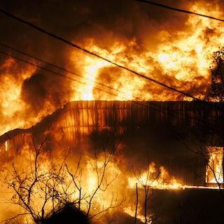 Live - Honderden brandweerlui bestrijden brand in de buurt van Perpignan • Code geel tot en met woensdag voor temperaturen van boven de dertig graden