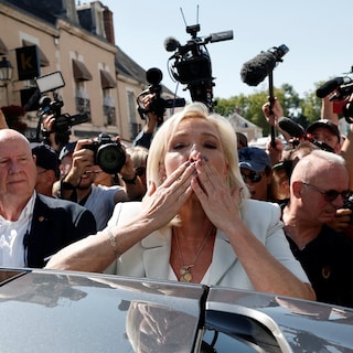 Le Pen pleitte ooit voor levenslange onverkiesbaarheid bij fraude. Nu wil ze zelf president worden na miljoenenfraude