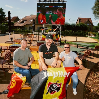 Ondernemers slaan munt uit duivelsgekte: Als we winnen van Spanje heeft de Oude Markt een groot probleem