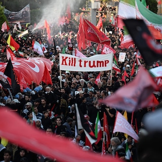 Live - Israël deelt inlichtingen over Iraans plan om Trump te vermoorden • Iraanse leider Khamenei begraven na dagenlange rouwceremonie