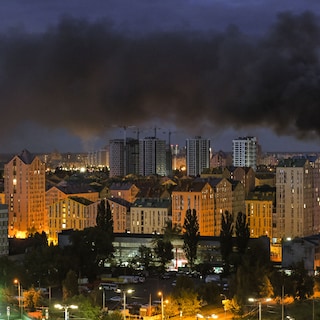 Casualties Reported in New Attacks on Kyiv, Authorities Warn of Russian Missile Strike