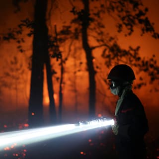 Live - Brand in bos bij Parijs breidt zich verder uit • Minister Prévot bevestigt drie Belgische doden bij natuurbrand Spanje