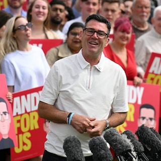 Britse Labour-partij benoemt Andy Burnham officieel tot leider: Ik zal me inzetten voor uitbouw van nieuwe politiek