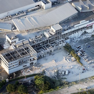 Explosion at Japanese Shopping Center After Earthquake Leaves 20-30 Missing