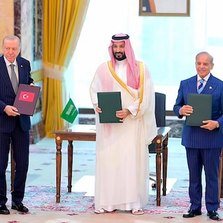 Wat betekent het defensiepact van Turkije, Pakistan en Saudi-Arabië? Ik denk dat ze zich op het NAVO-hoofdkwartier achter de oren krabben