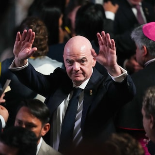 FIFA-voorzitter Infantino regelde als secretaris-generaal van UEFA eerst fikse promotie voor minnares, nadien ontslagvergoeding met zes cijfers