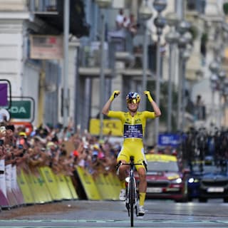 Demi Vollering pakt voor tweede keer eindwinst in Tour de France Femmes