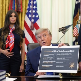 Live - Trump tekent decreet dat aantal aanbevolen vaccins voor kinderen vermindert