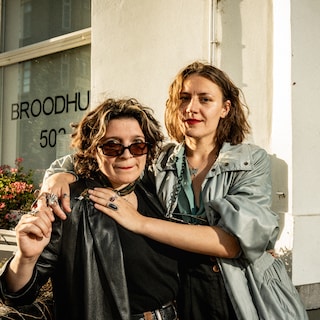 Lisa verzamelde vier jaar lang de moed om Helena mee op date te vragen: Je moet weten: die eerste dag stond ik daar in mijn thuiswerkpyjama