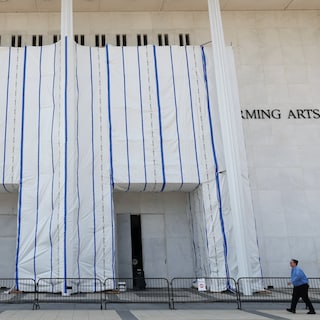 Live - Trump kondigt importheffingen tot 100 procent aan voor drones • Bestuur Kennedy Center wil Trumps naam opnieuw op gevel