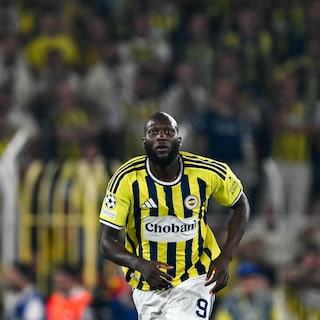 Debutant Lukaku speelt met Fenerbahçe 1-1 gelijk tegen Lyon van scorende Openda