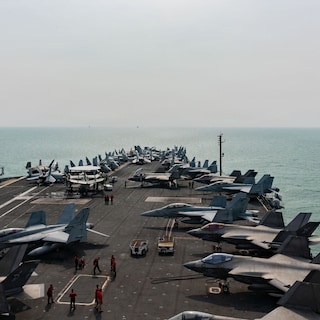 Live - Vliegdekschip George Washington in Midden-Oosten en volgens VS actief • Trump: Verwoestende economische operatie tegen Iran en bondgenoten