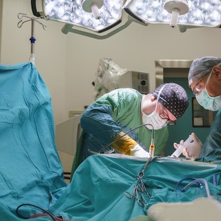 Voor het eerst helpt AI tijdens hersenoperatie in real time: tumor verwijderd, zicht van patiënt herstelt