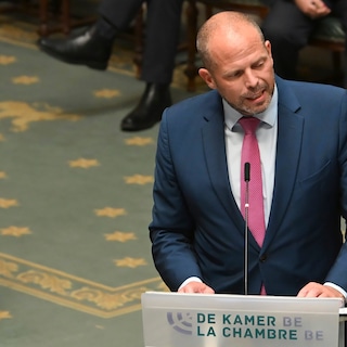 Live - Theo Francken (N-VA) denkt aan oprichting ‘rijkswacht 2.0’ • Premier De Wever start bilaterales op voor federale begroting