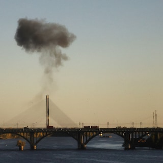 Live - Mayor sounds the alarm over 'a very dramatic situation' in Kyiv as Russians strike an important bridge again; EU adds another 2.9 billion euros to Ukraine
