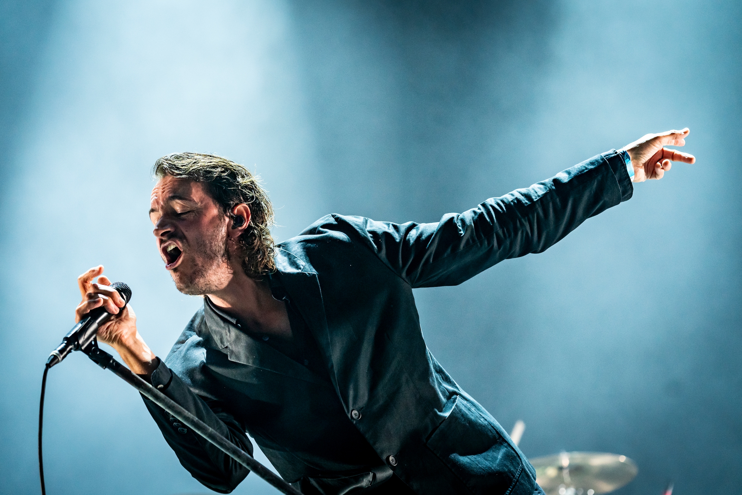 Editors ruilt elektronische bombast in voor akoestische gitaren: ‘Er ...