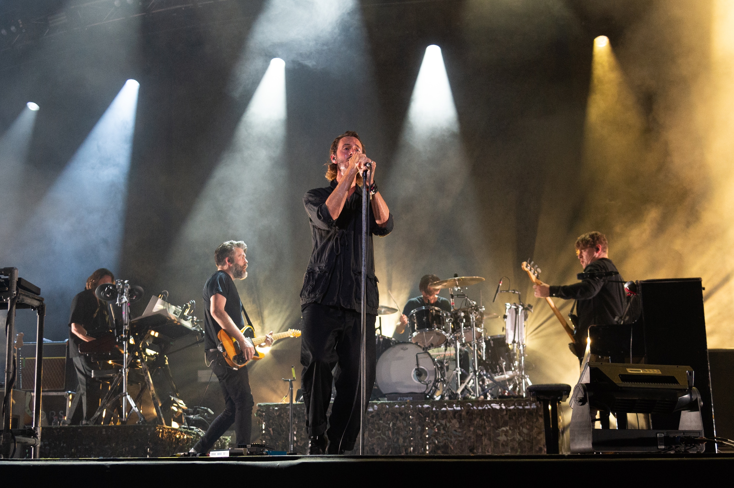 Editors ruilt elektronische bombast in voor akoestische gitaren: ‘Er ...