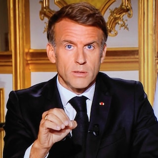 Live - Macron spreekt natie toe: ‘Jeugd kans geven om mee aan oplossingen te bouwen’ • Ook vandaag nog gewelddadige protesten in Parijs, Milaan en Tirana