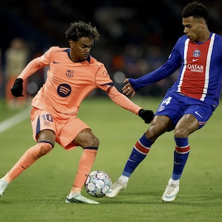 PSG wint spectaculaire kraker tegen Barcelona met 4-2, Mika Godts komt niet van de bank