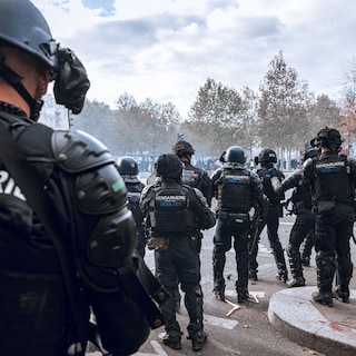 Live - 217 mensen in de cel na rellen, Macron bezoekt vrijdag ordediensten • President verbiedt demonstraties door andere partijen dan vakbonden