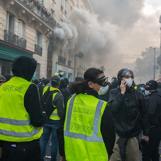 Live - Gele hesjes kondigen meer dan 700 acties aan • Franse scholieren roepen op tot nieuw protest na gesprek met Macron