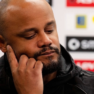 Hij slaapt al jarenlang elke nacht hooguit vier, vijf uur: hoe Vincent Kompany 'werken tot je erbij neervalt' wel heel letterlijk neemt