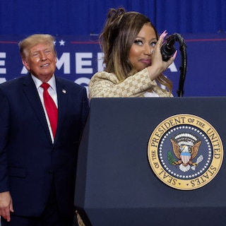 ▶ Live - Democraat El-Sayed haalt uit naar Trump: 'Heeft net zoveel respect voor Grondwet als voor vel wc-papier' • Trump prijst 'prachtige kont' van Nicki Minaj tijdens rally