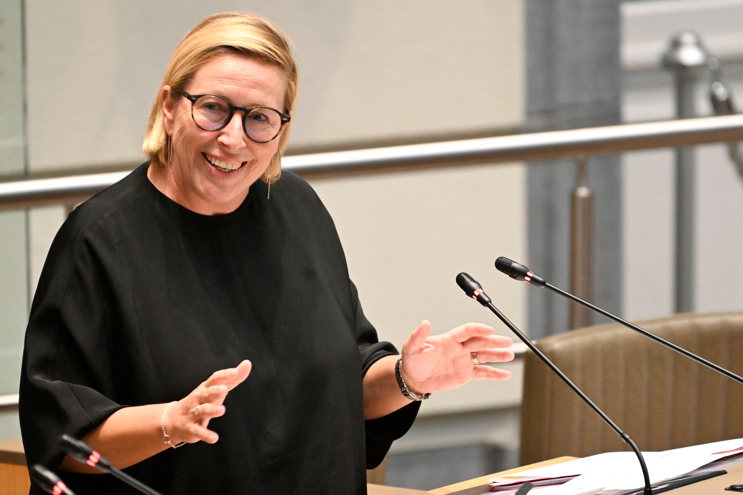 Live - Gennez komt met uitzonderingen op beperking Groeipakket ...
