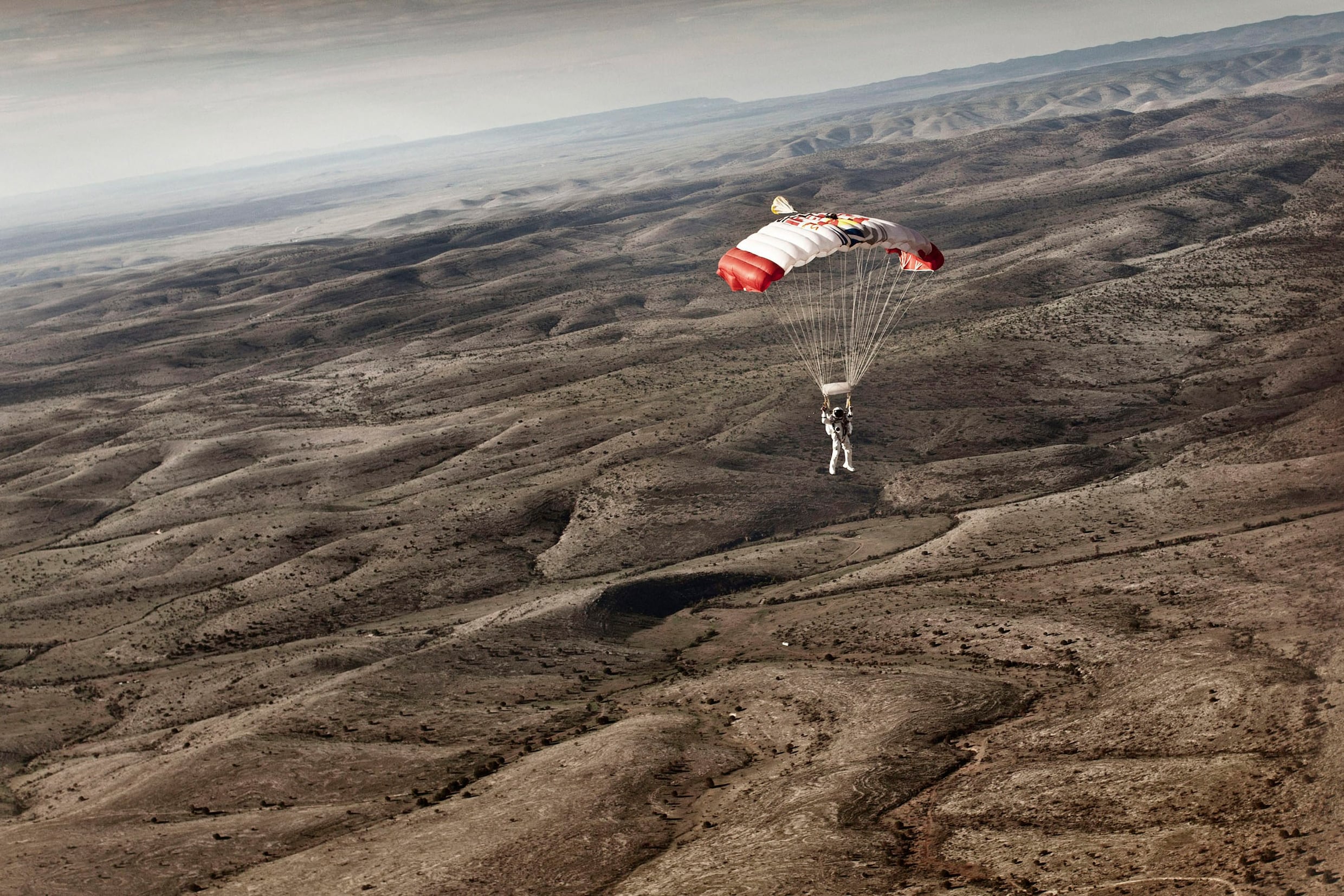 Oostenrijker wil van 36,5 km hoog parachutesprong maken | De Morgen