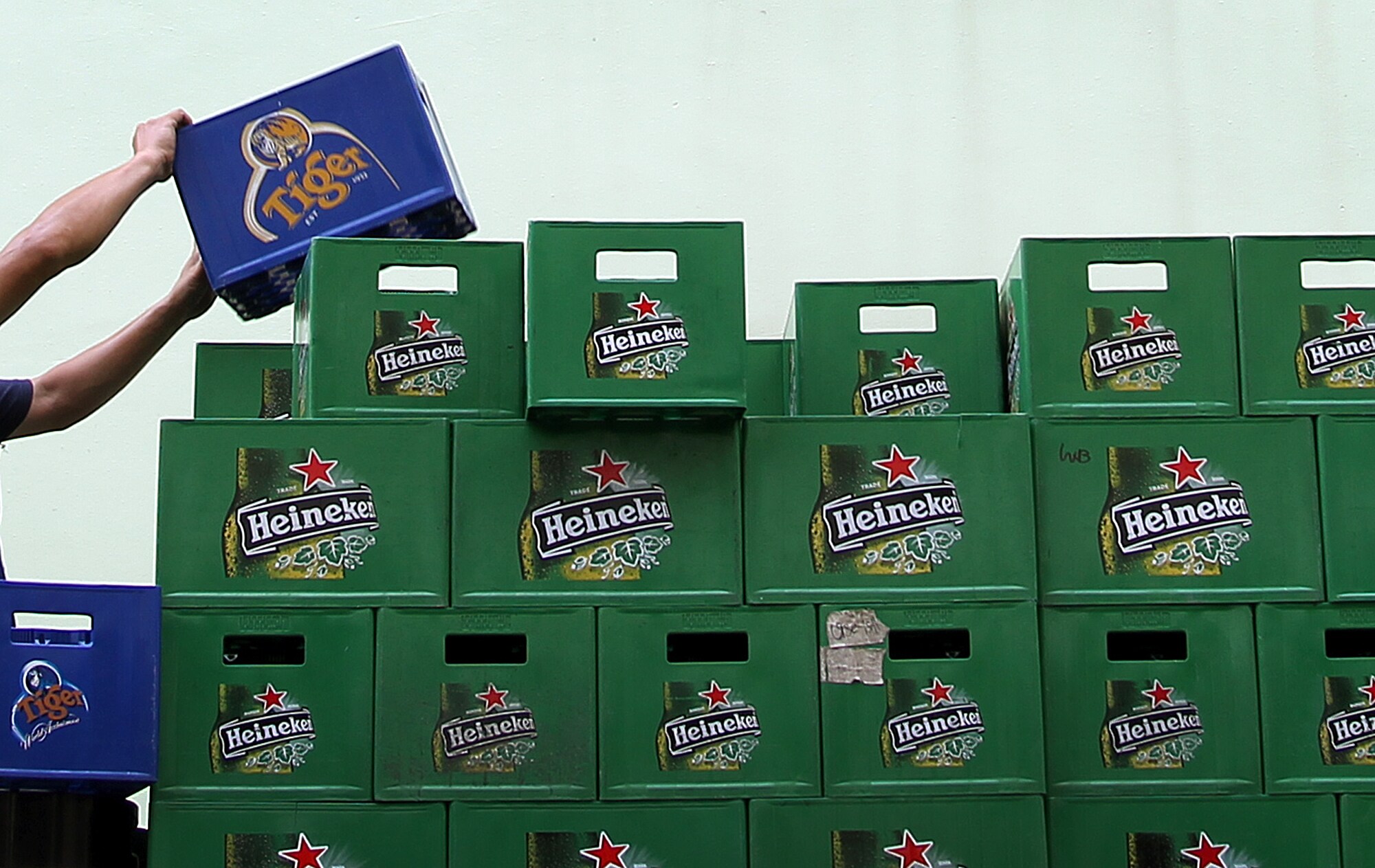 Heineken mag 1.900 Britse kroegen overnemen