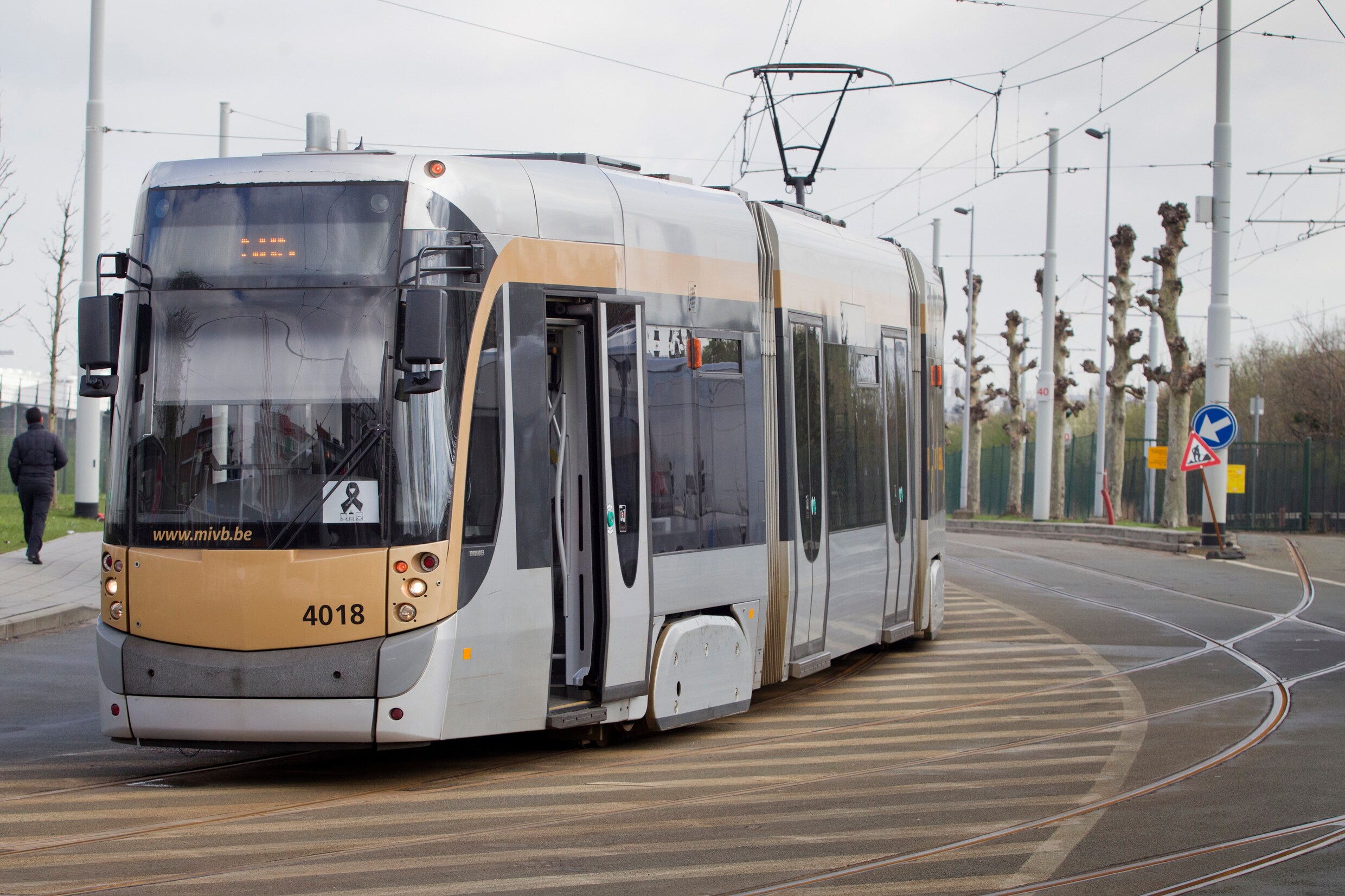 Brussels tramverkeer onderbroken door afgerukte bovenleiding