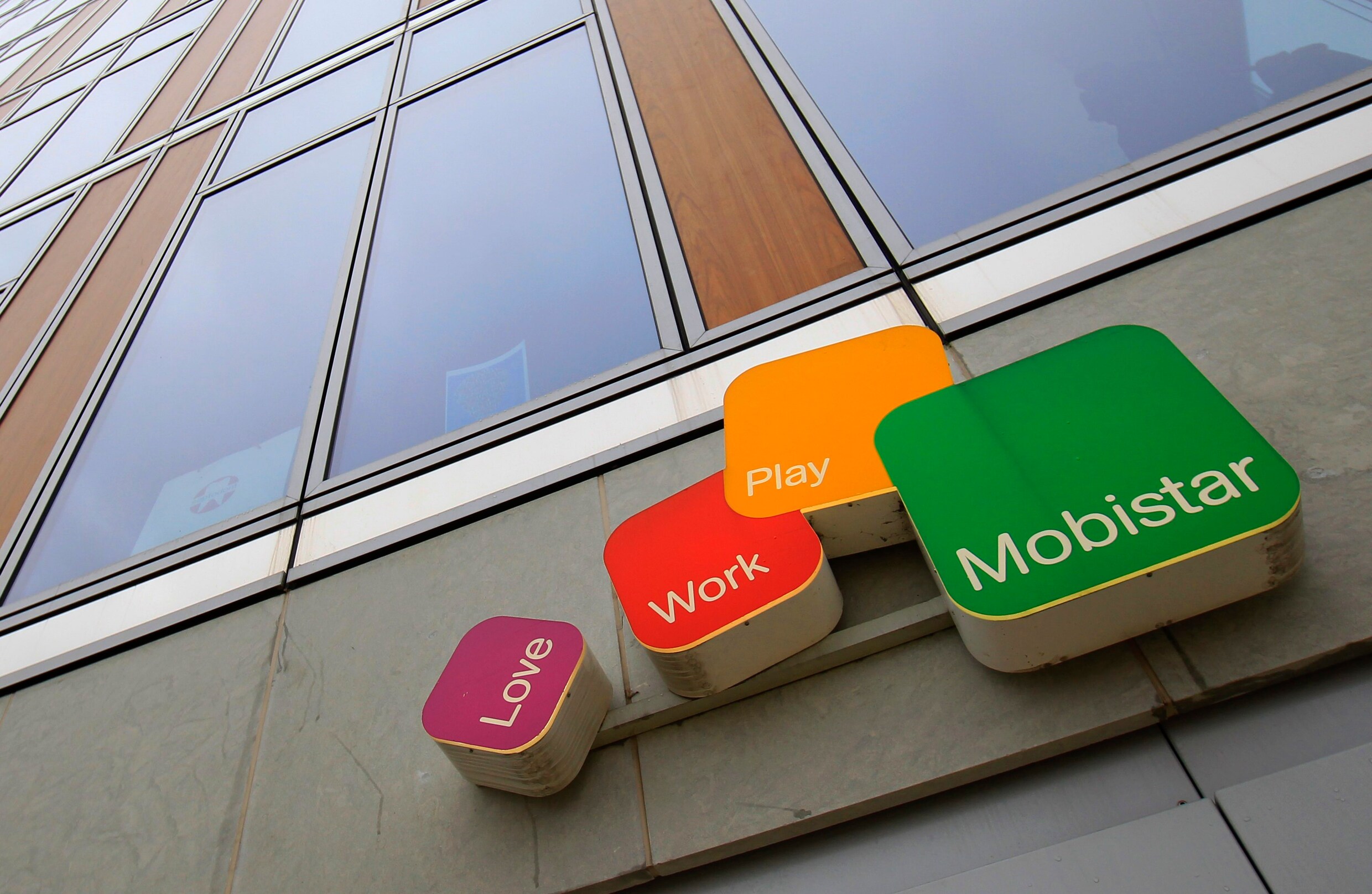 Mobistar en BASE slepen overheid voor rechter voor achterstallige ...