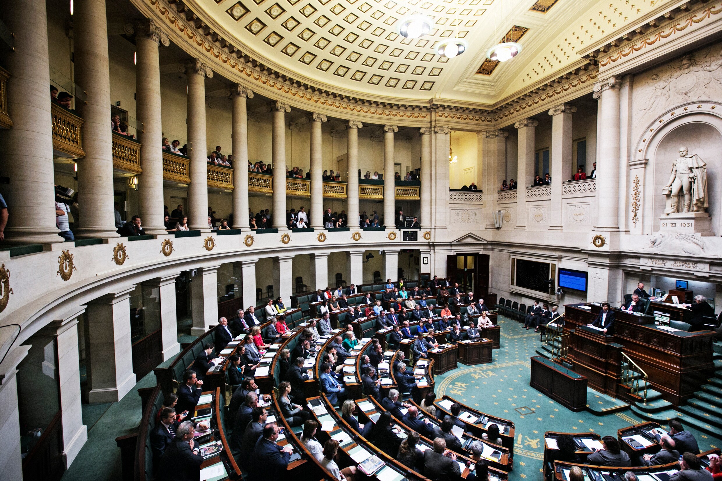 Kamer en Vlaams parlement hoesten 22 miljoen euro op voor vertrekkende parlementsleden