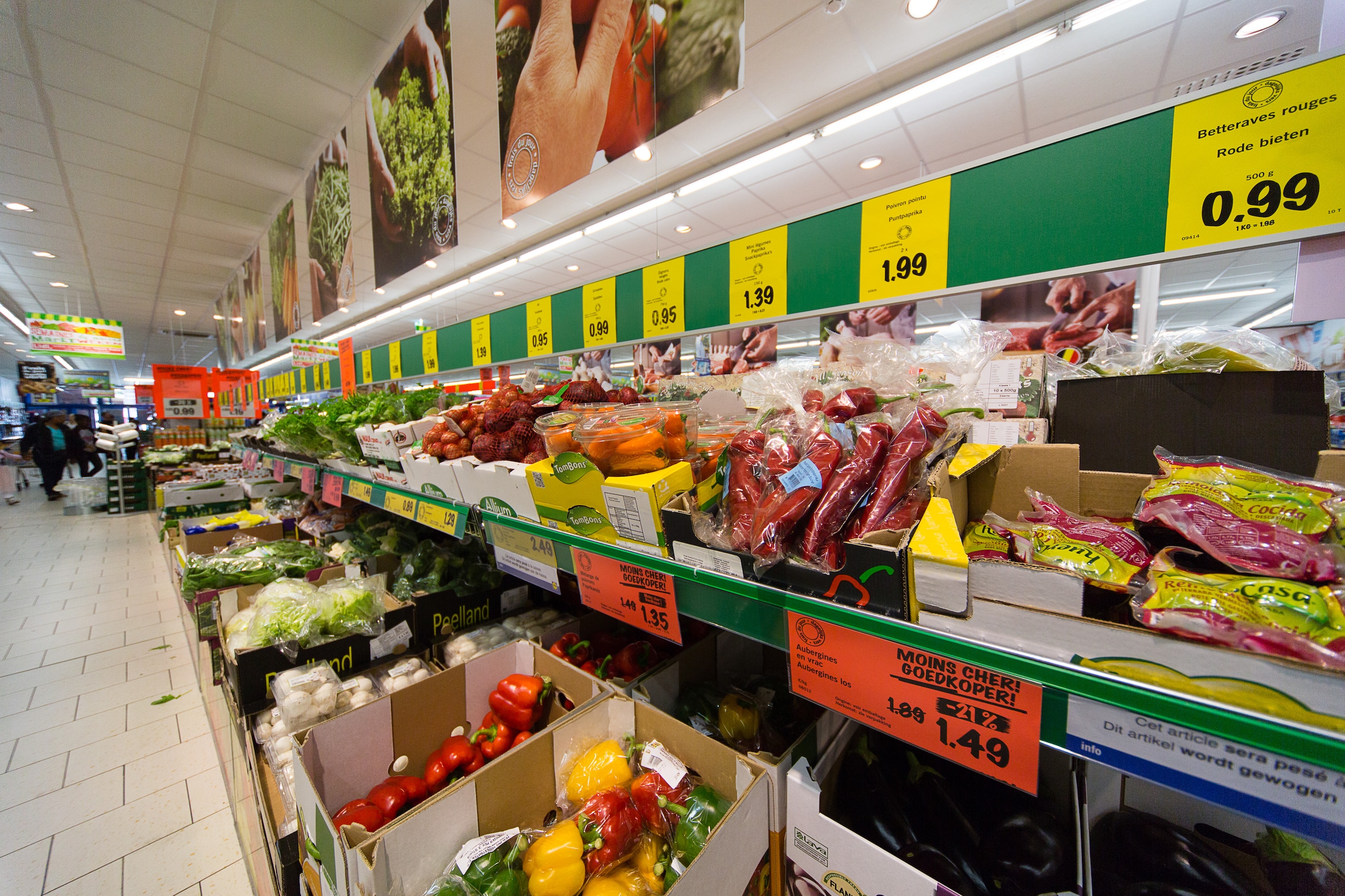 Nederlandse supermarkten willen geen groenten en fruit meer invliegen, maar dat haalt weinig uit