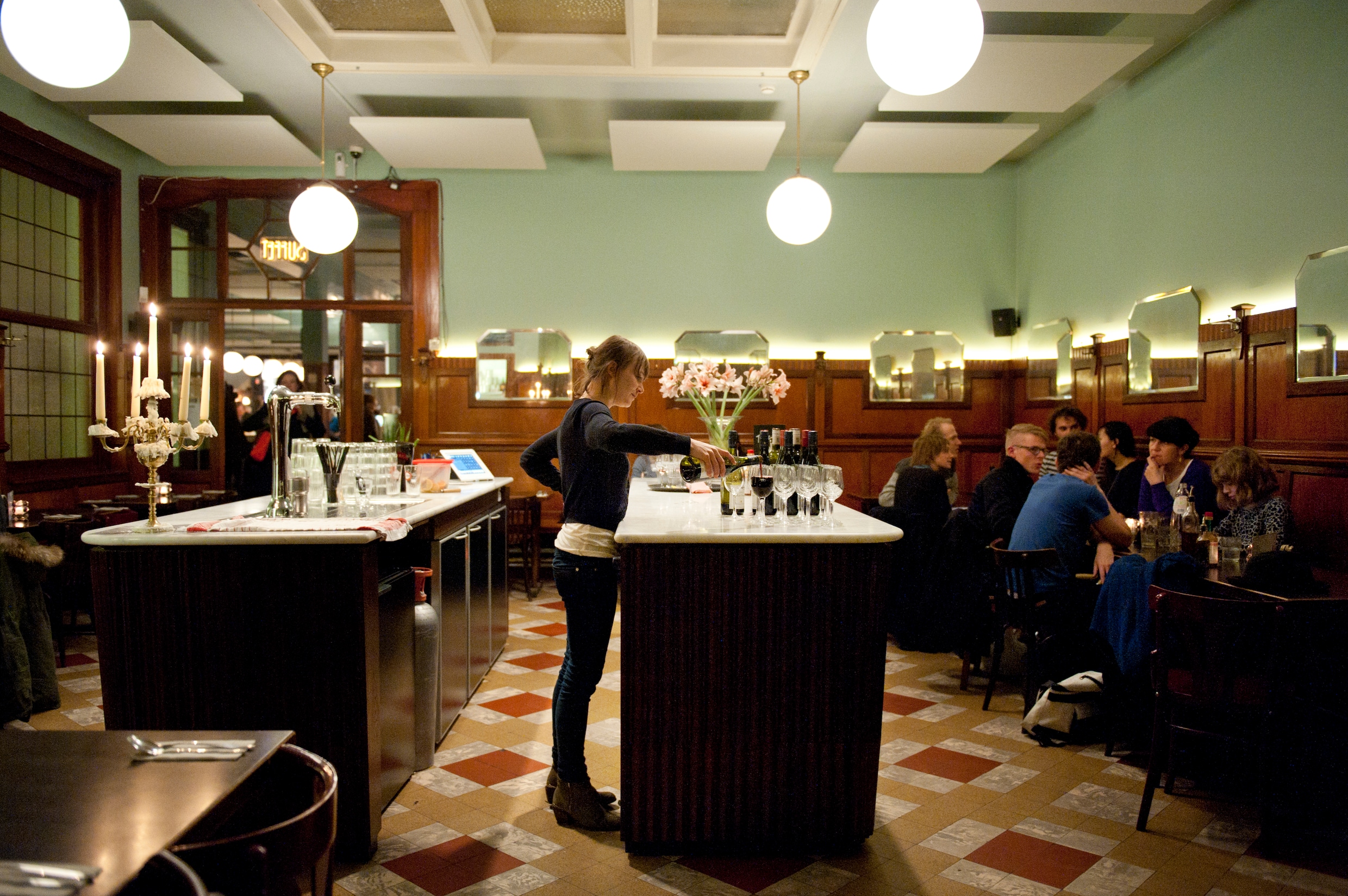 Iconisch Brussels café Monk moet na tien jaar de deuren sluiten: ‘Bijzonder ontgoocheld’
