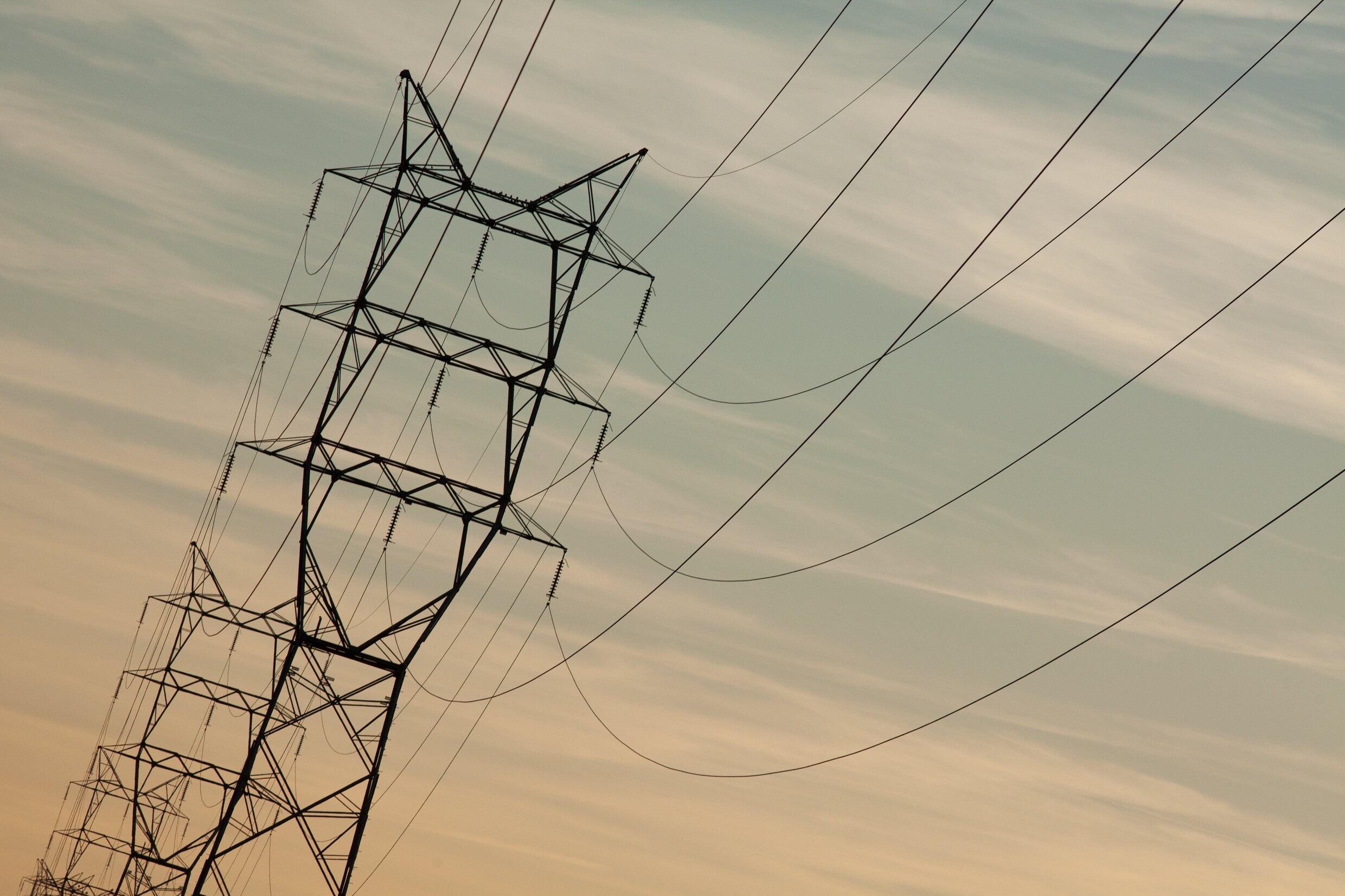 Nettarieven elektriciteit stijgen met 77 procent: stroomfactuur gezinnen met enkele euro’s per maand omhoog