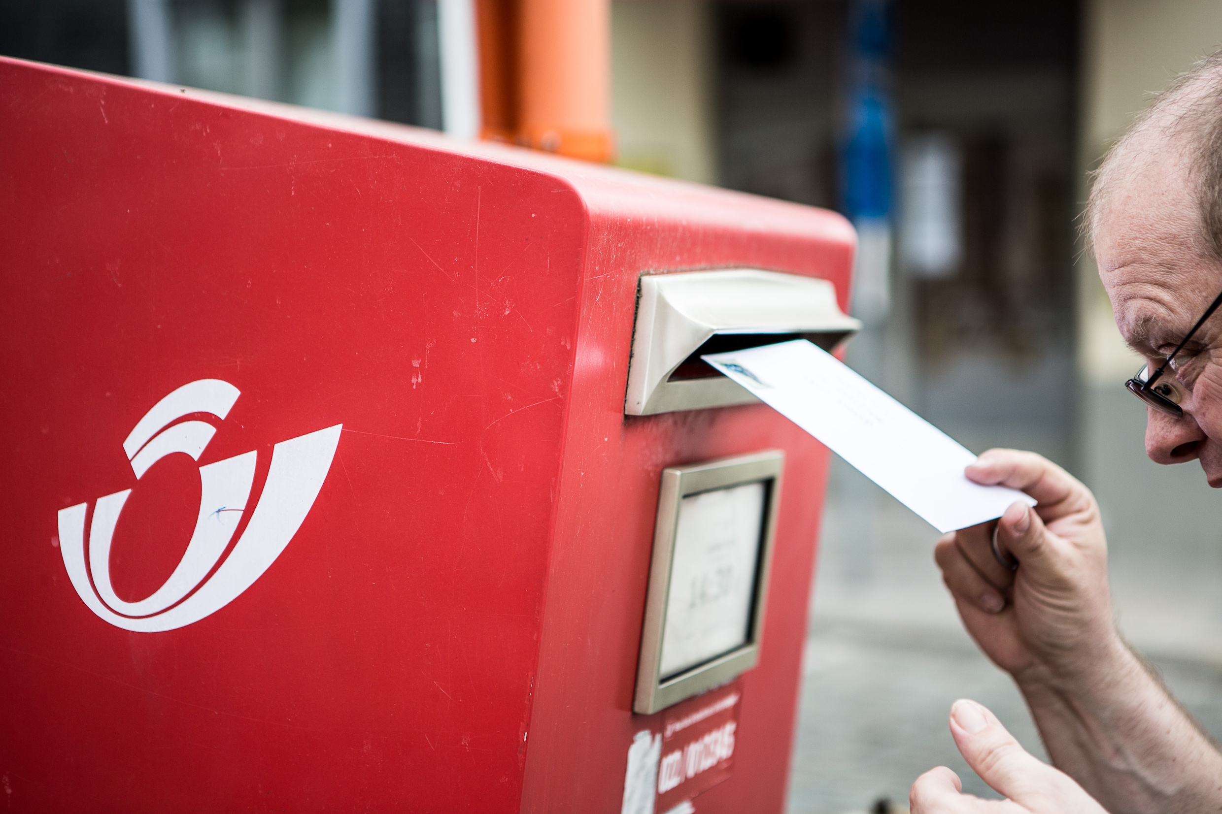 Bpost schrapt tot een derde van 13.000 rode brievenbussen